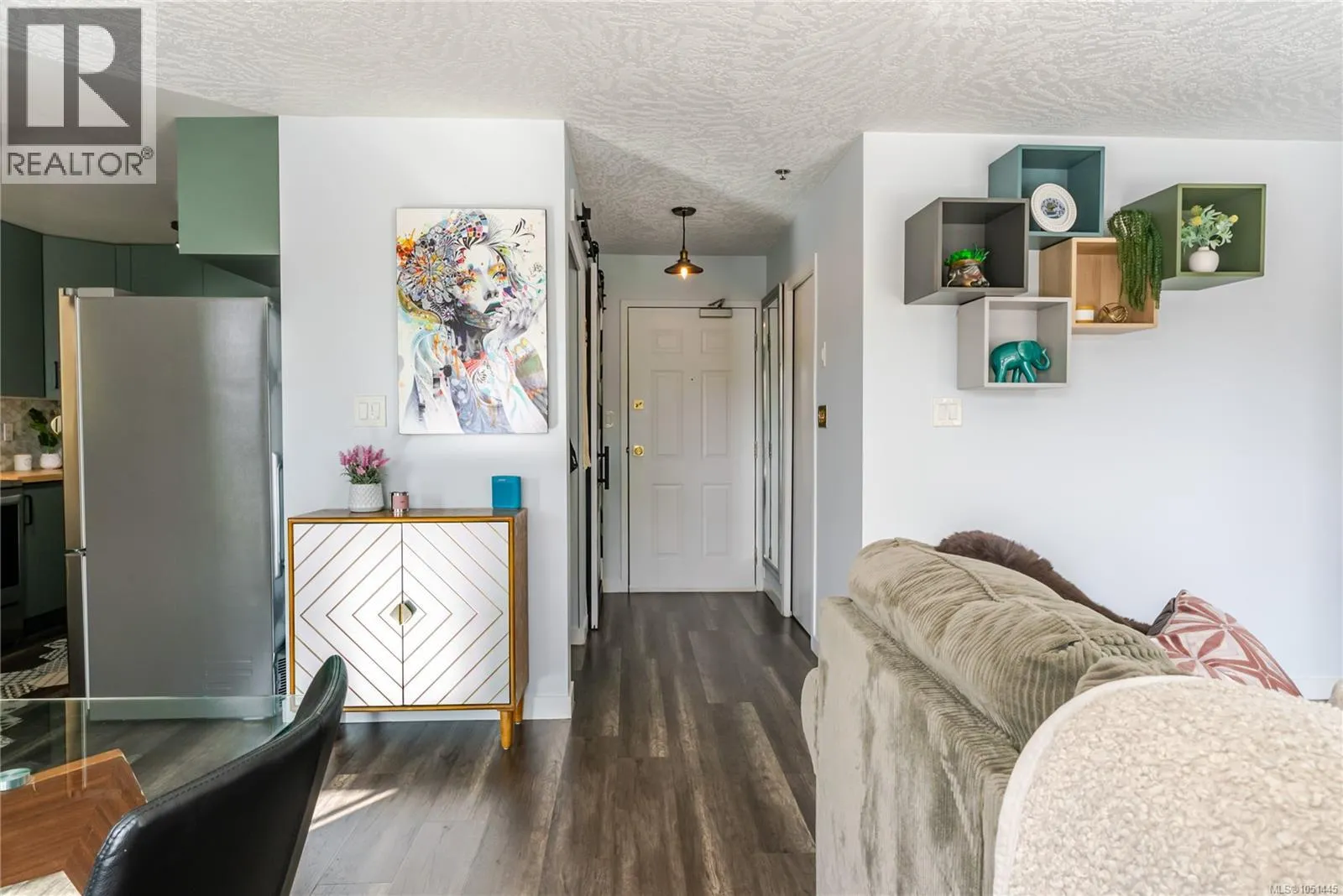 203 3460 Quadra St
