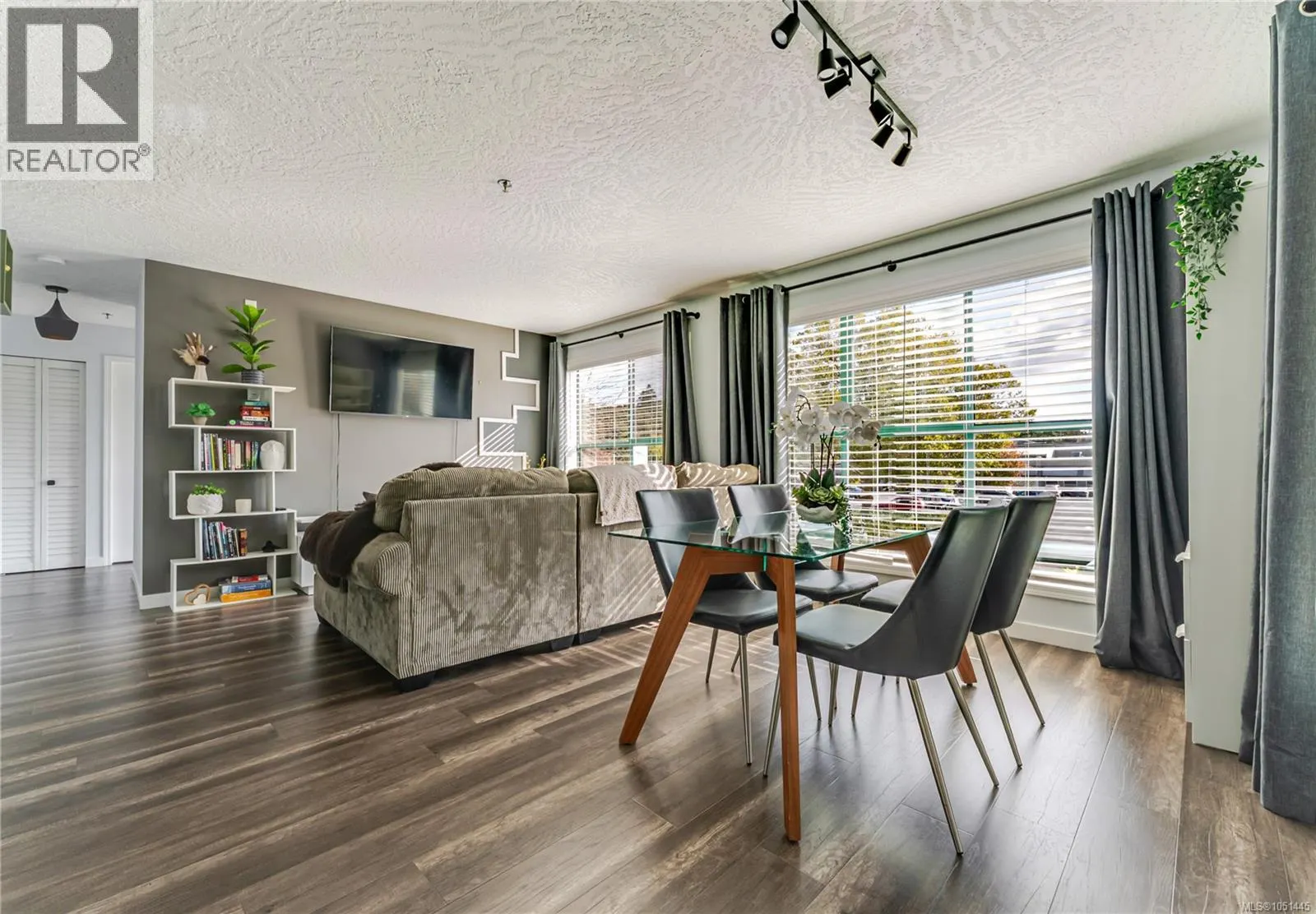 203 3460 Quadra St