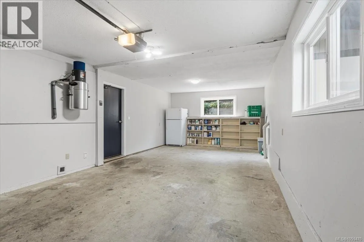 813 Athena Pl