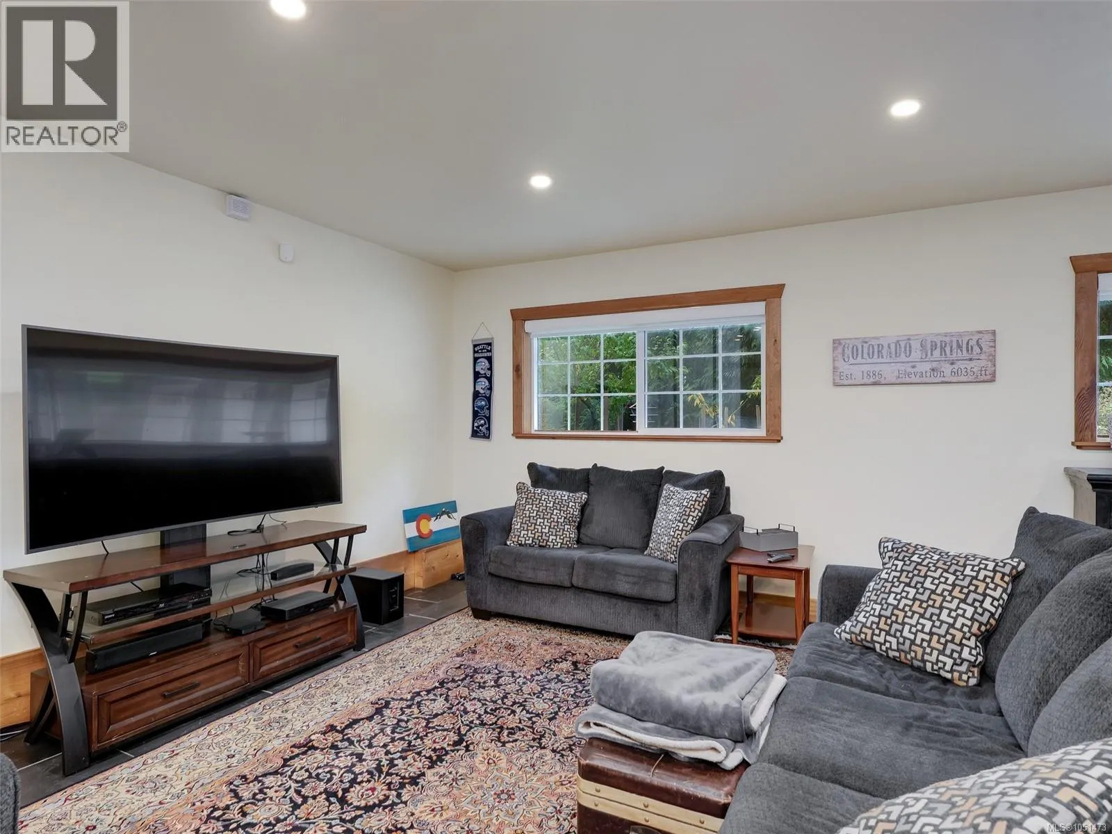 905 Worrall Dr
