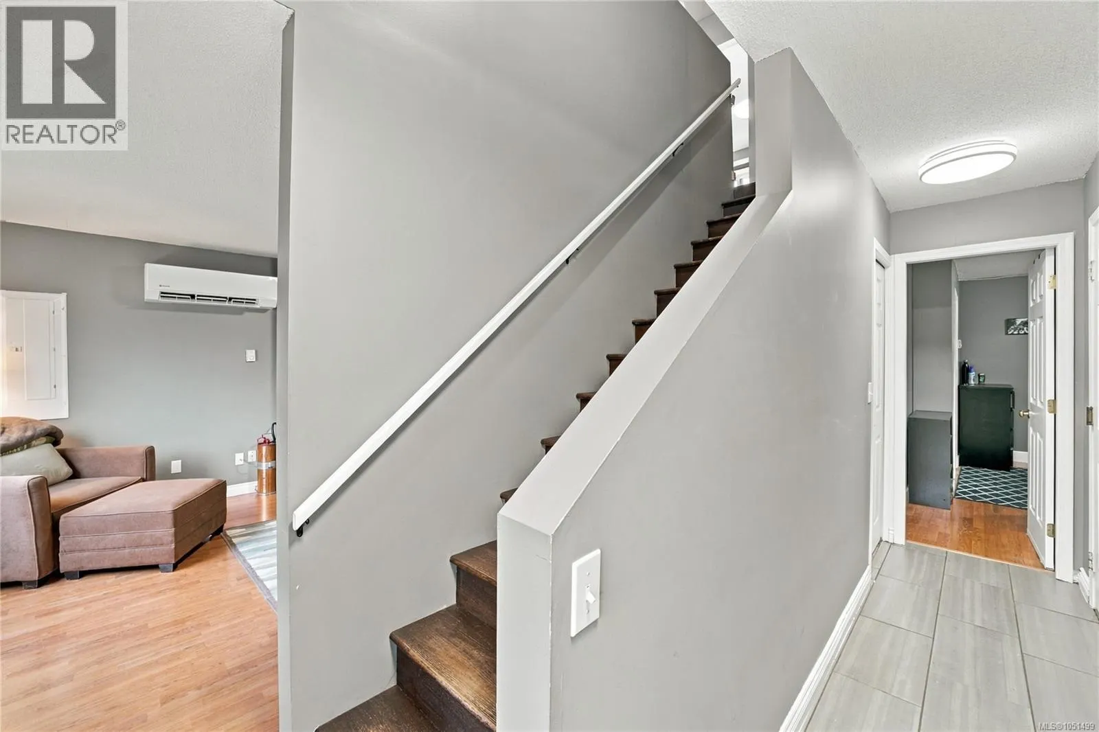 421 Murray St