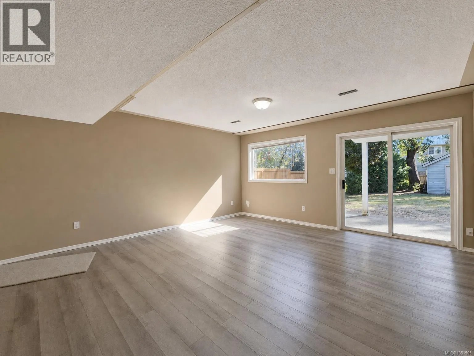 6083 Sierra Way