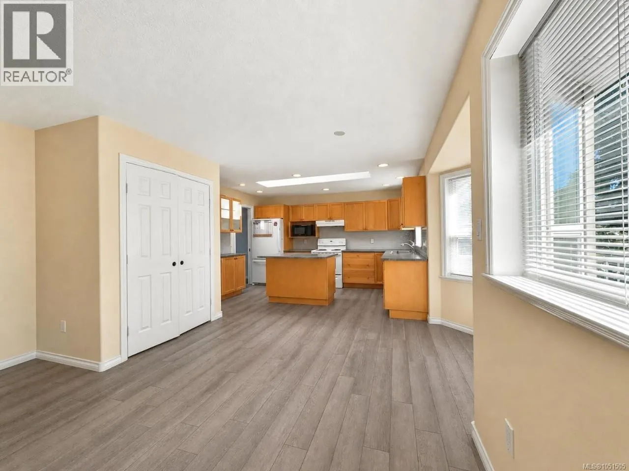 6083 Sierra Way