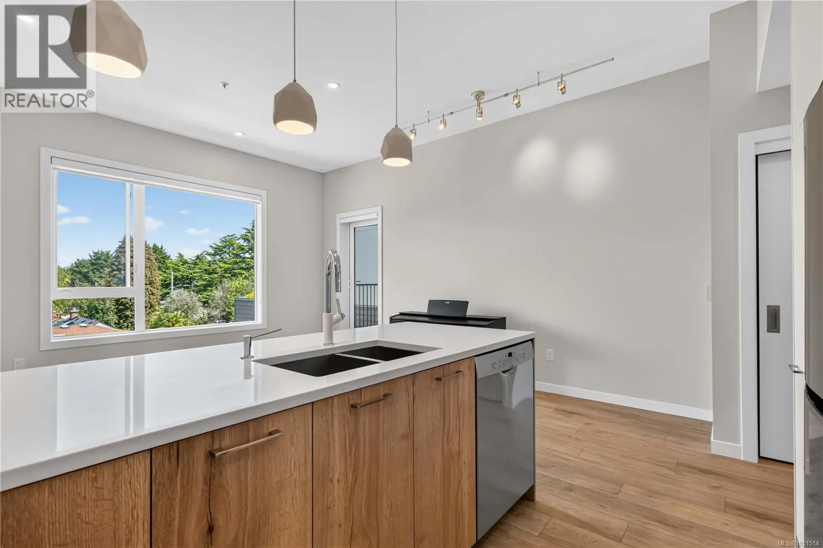 415 1588 North Dairy Rd