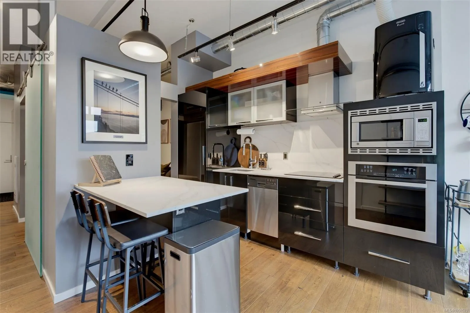 322 1029 View St