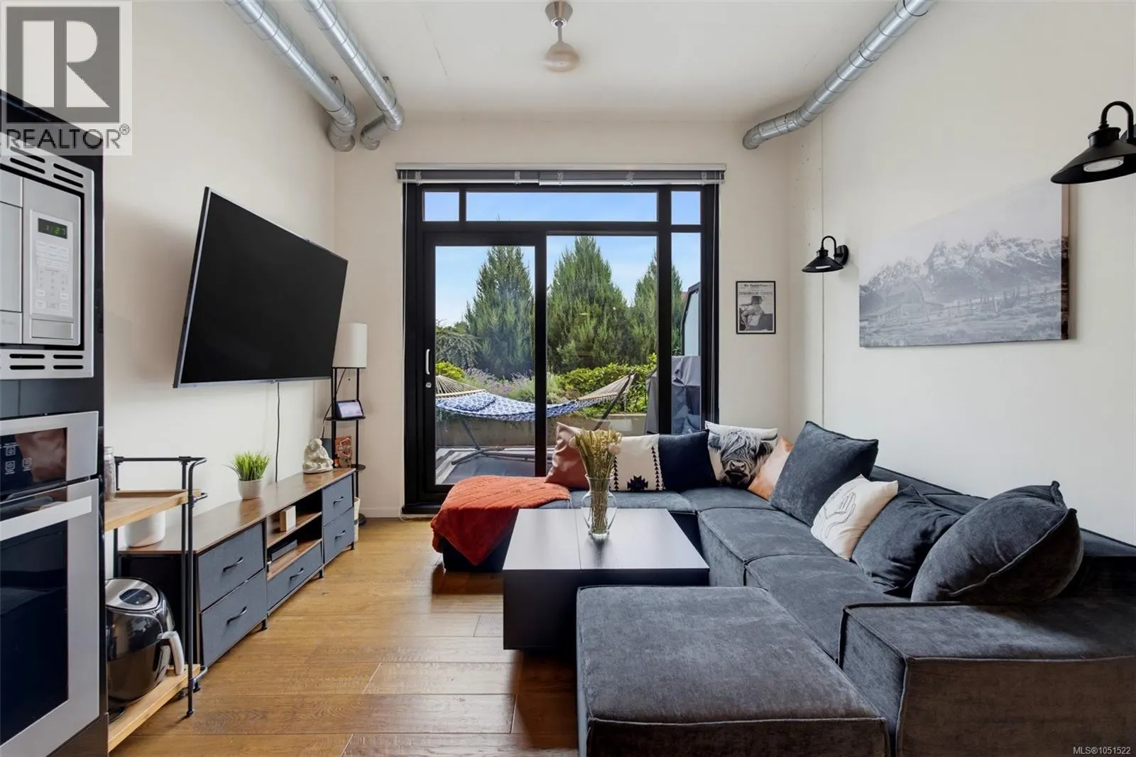 322 1029 View St