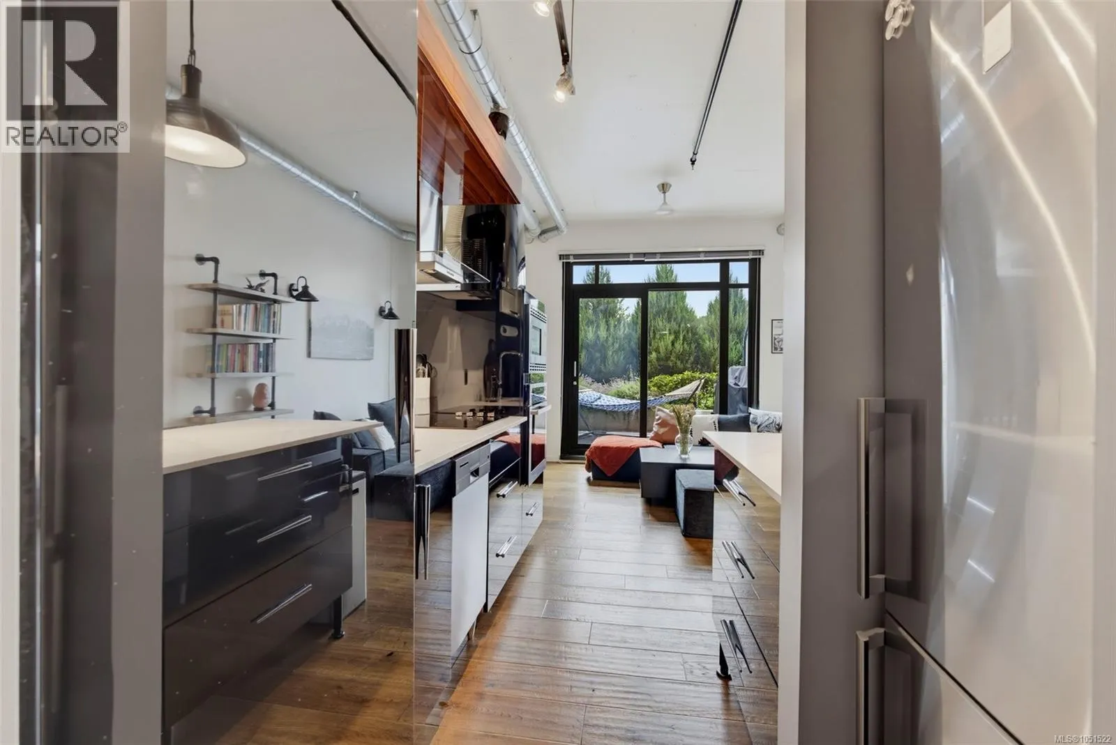 322 1029 View St