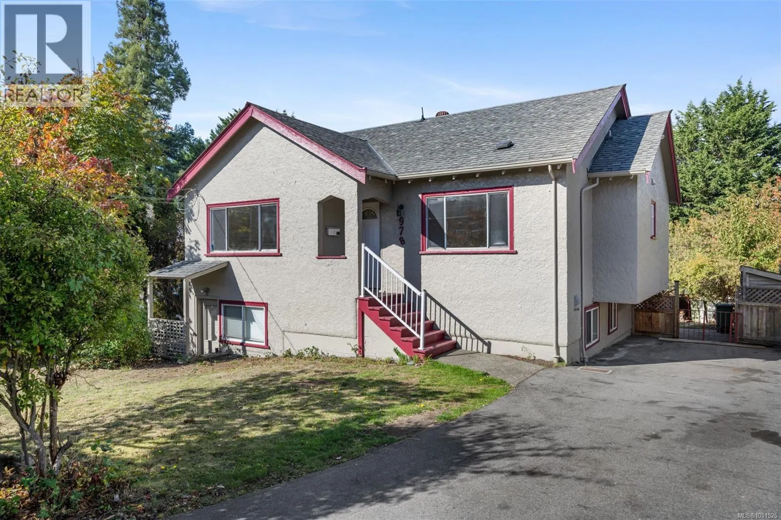 978 Lovat Ave