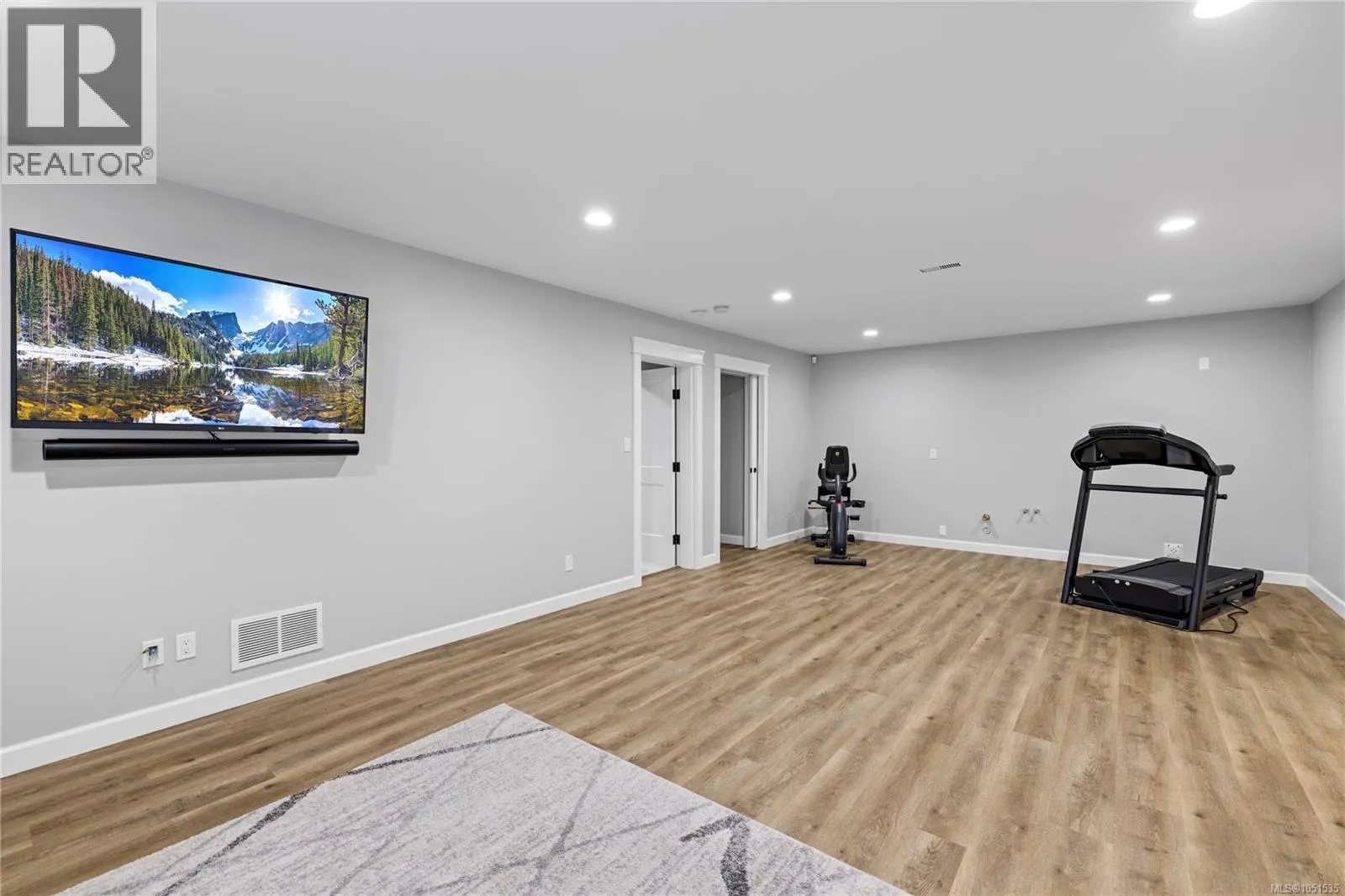 6127 Chase Dr