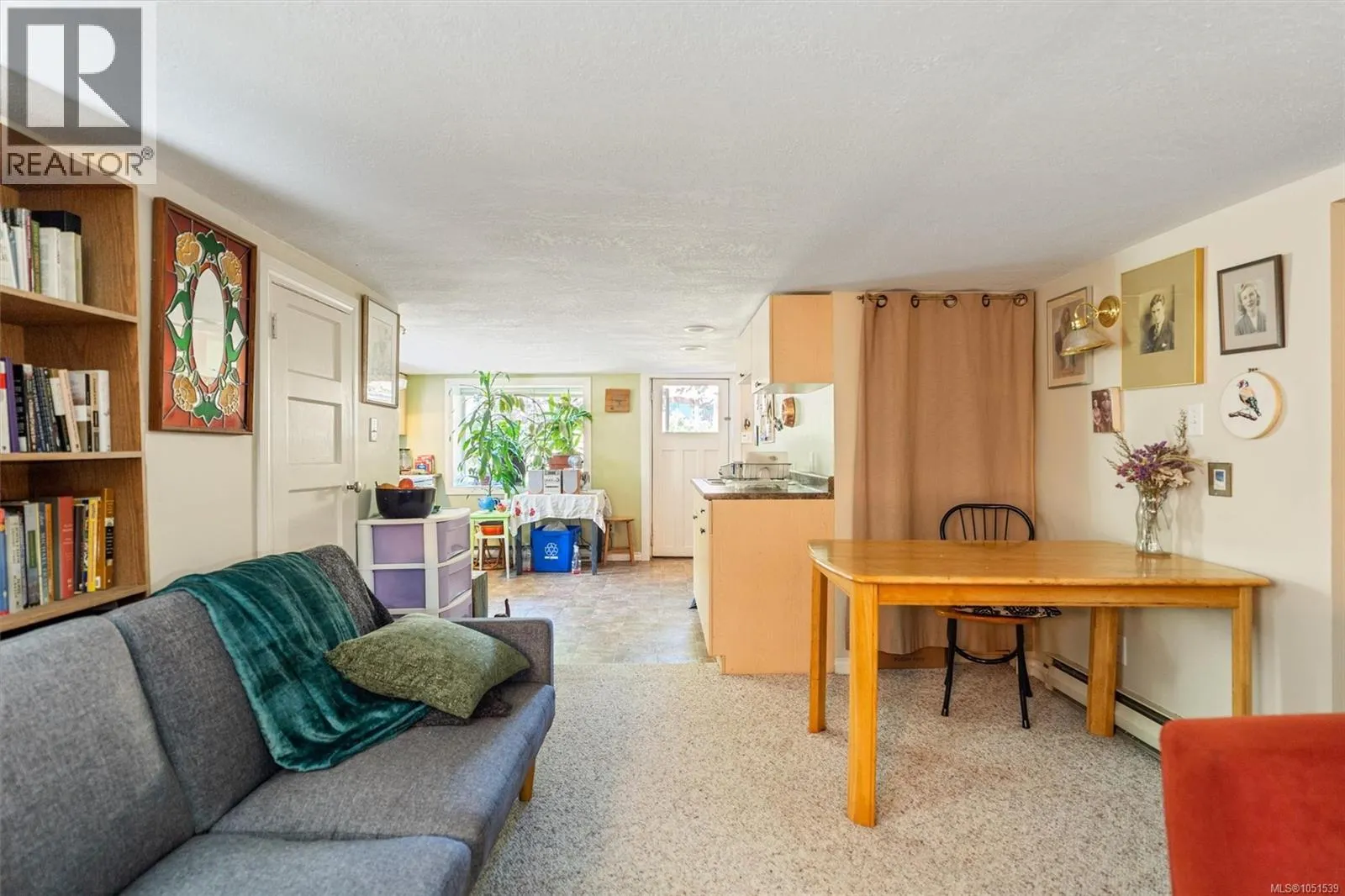 9220 East Saanich Rd