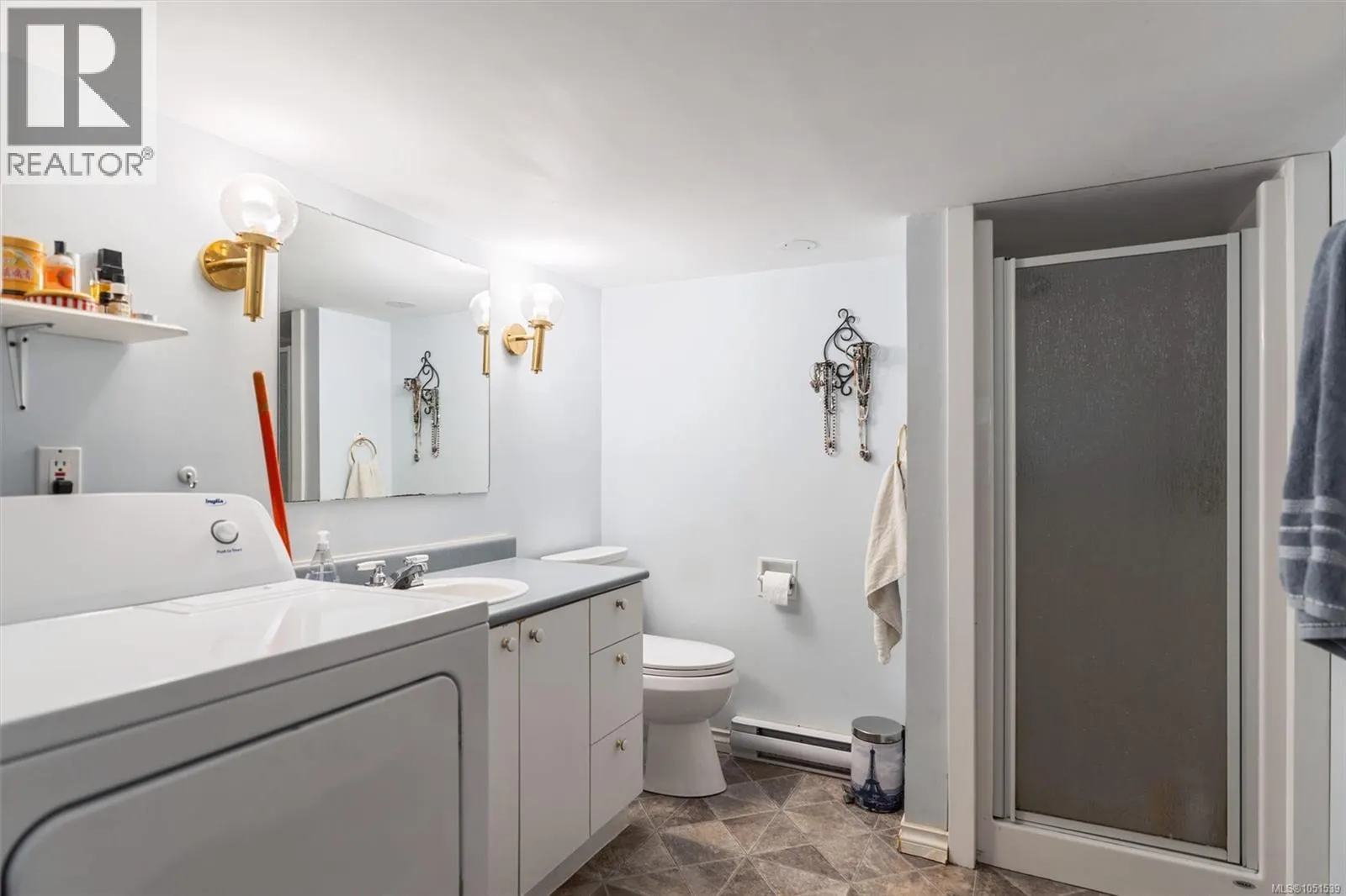 9220 East Saanich Rd