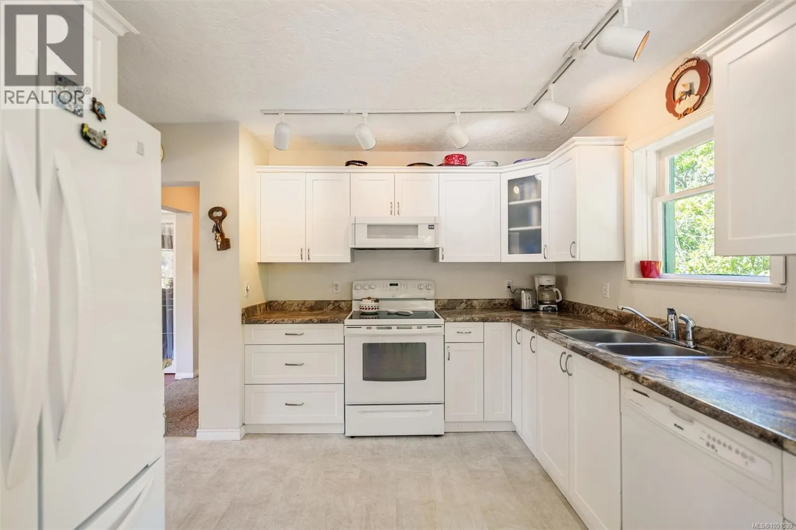 9220 East Saanich Rd