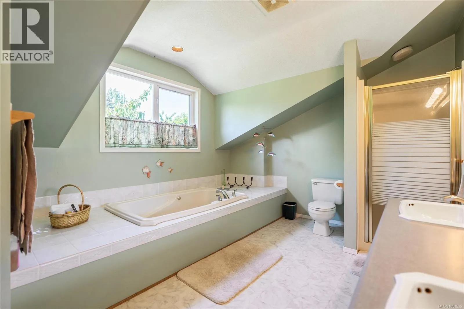 9220 East Saanich Rd