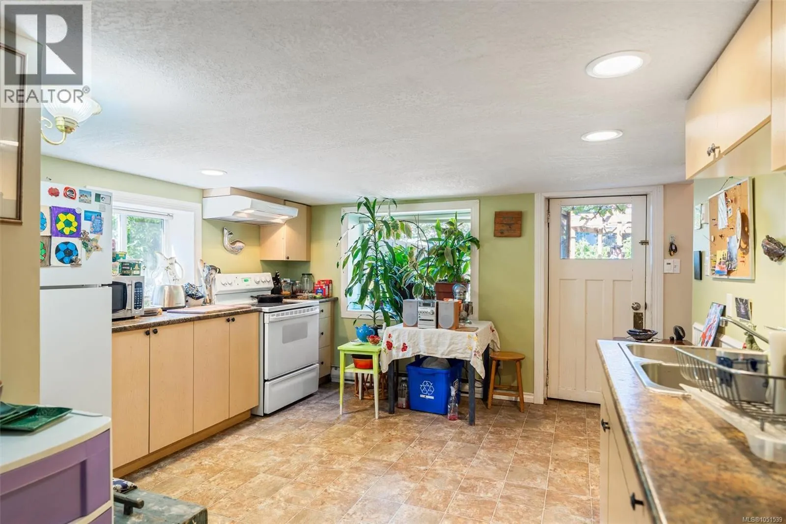 9220 East Saanich Rd