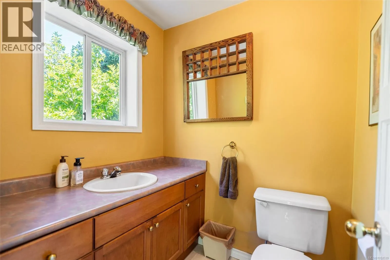 9220 East Saanich Rd