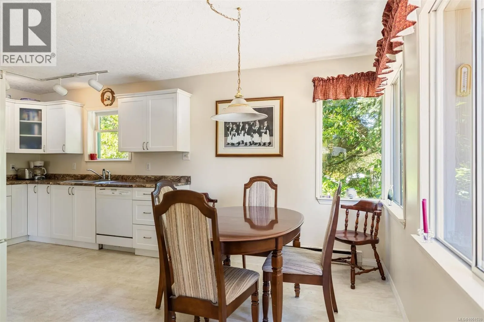 9220 East Saanich Rd