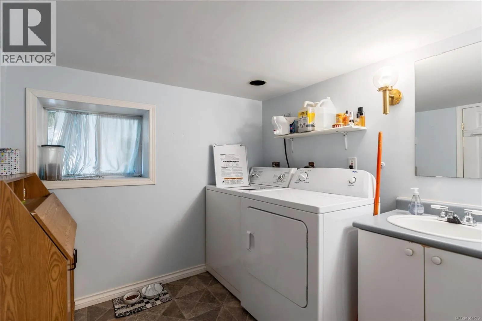 9220 East Saanich Rd