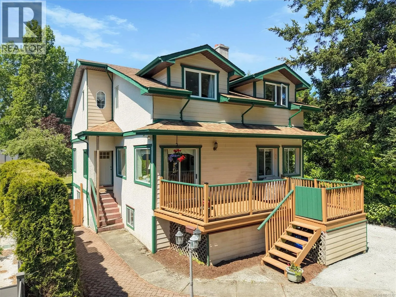 9220 East Saanich Rd