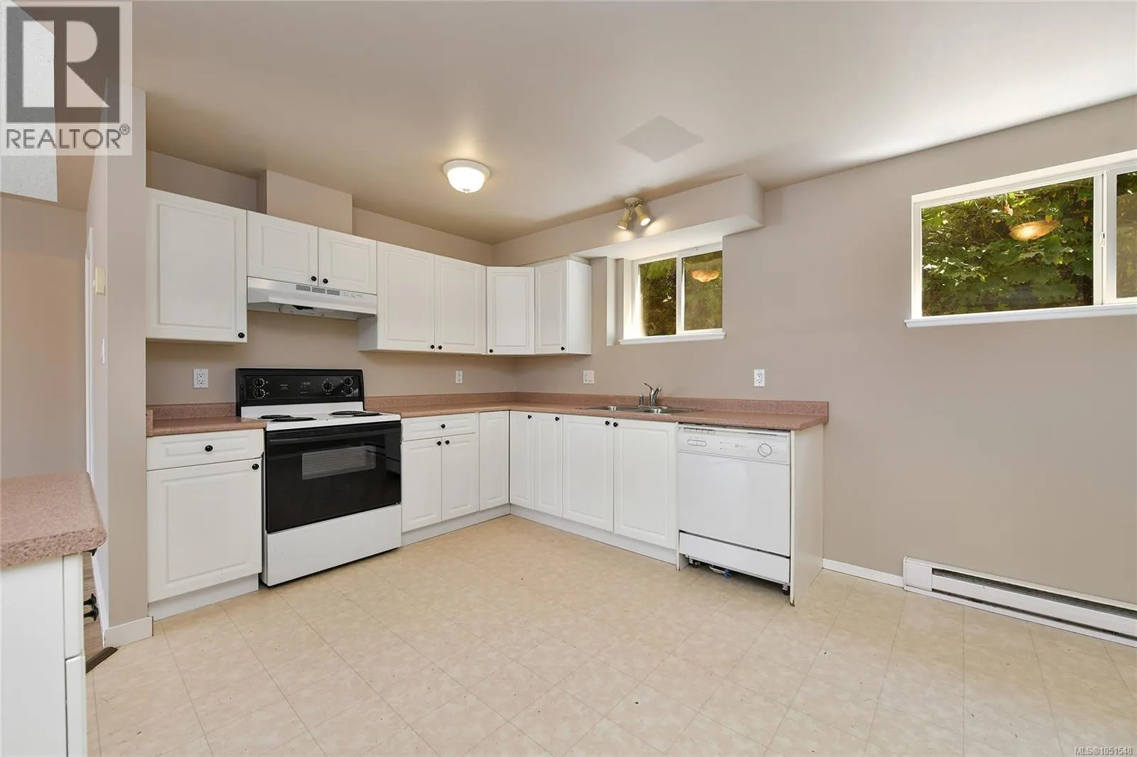585 HANSEN Ave