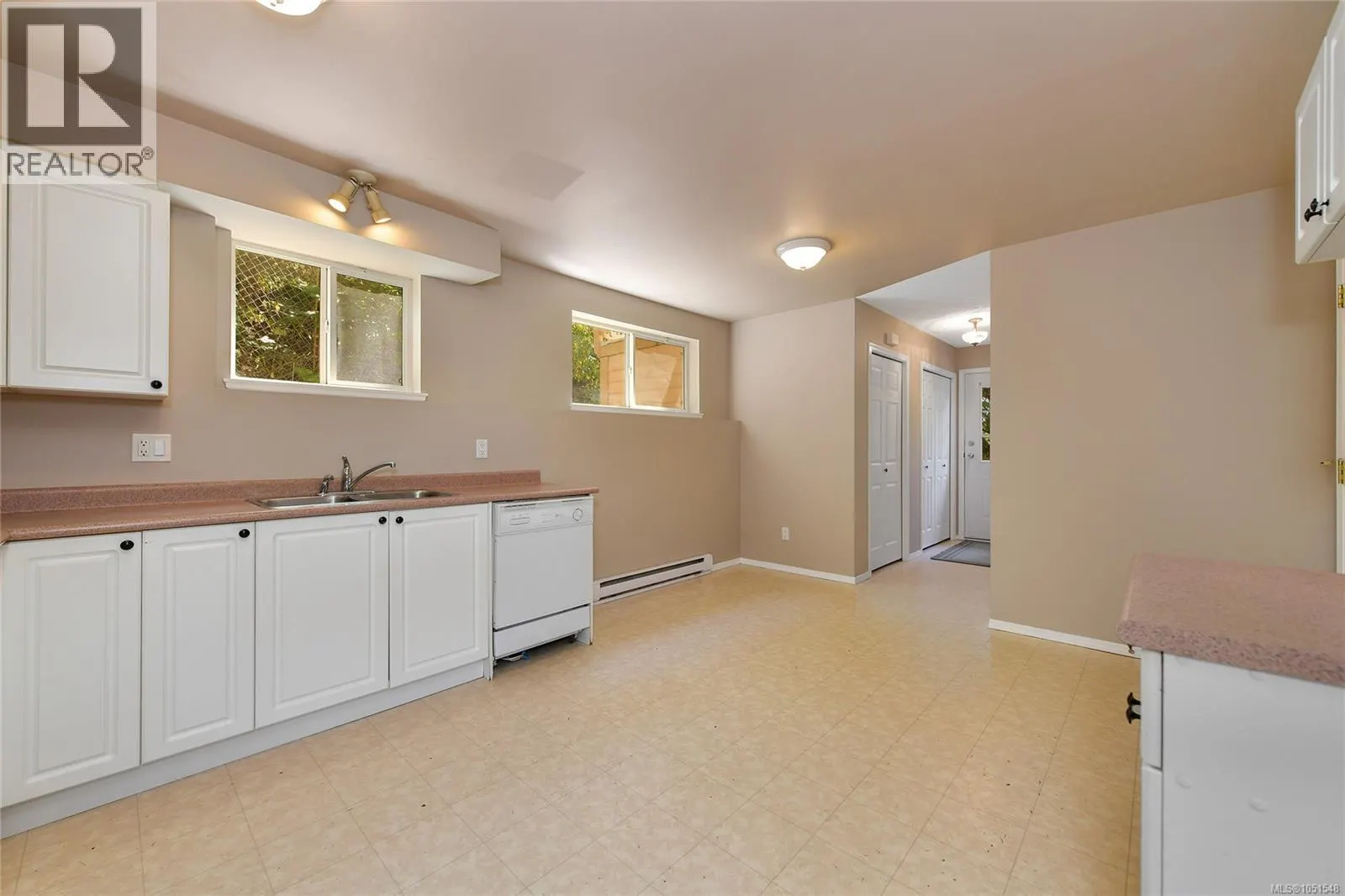 585 HANSEN Ave