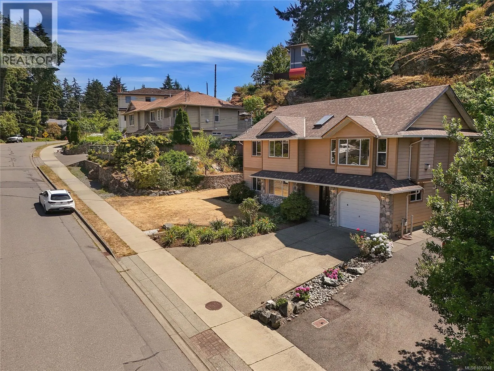 585 HANSEN Ave