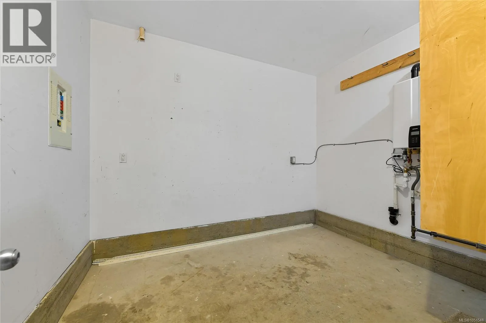 585 HANSEN Ave