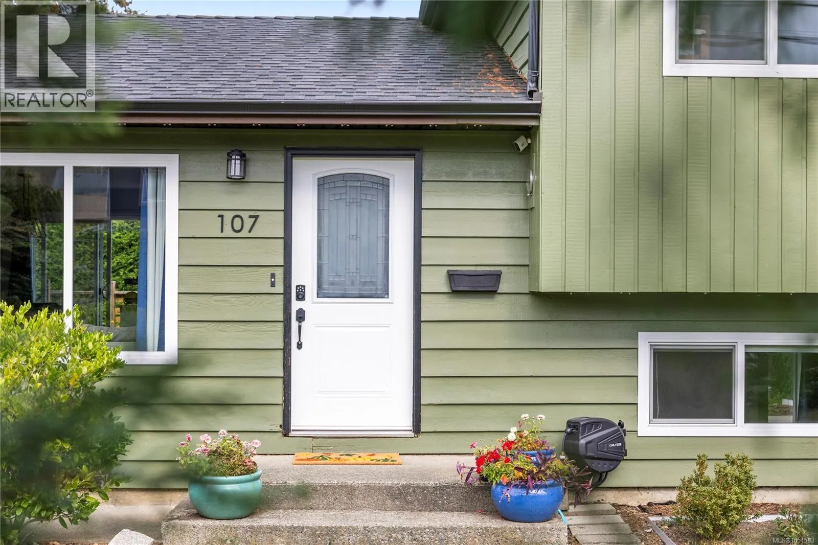 107 Moss Ave