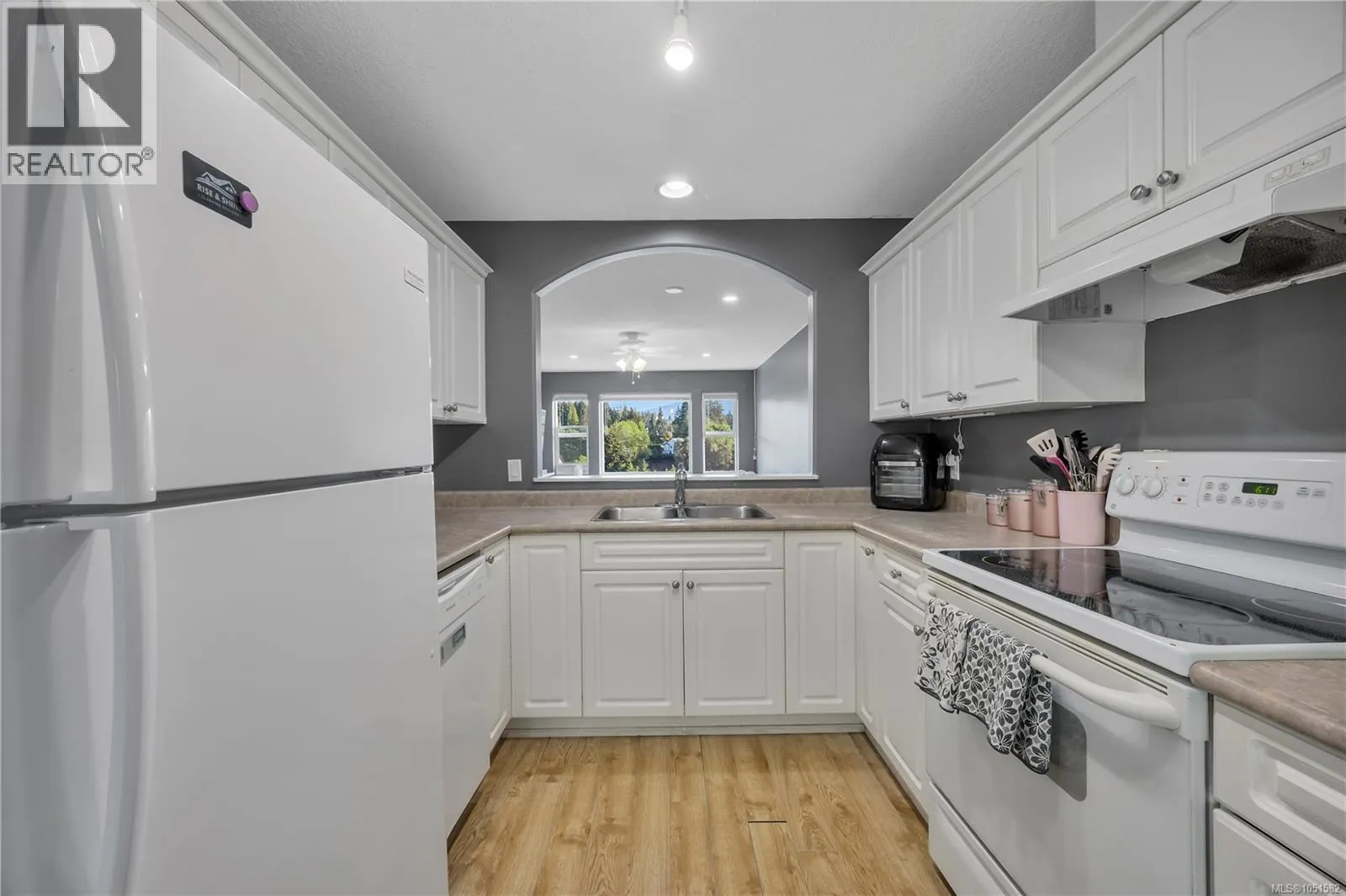 4780 Fairbrook Cres