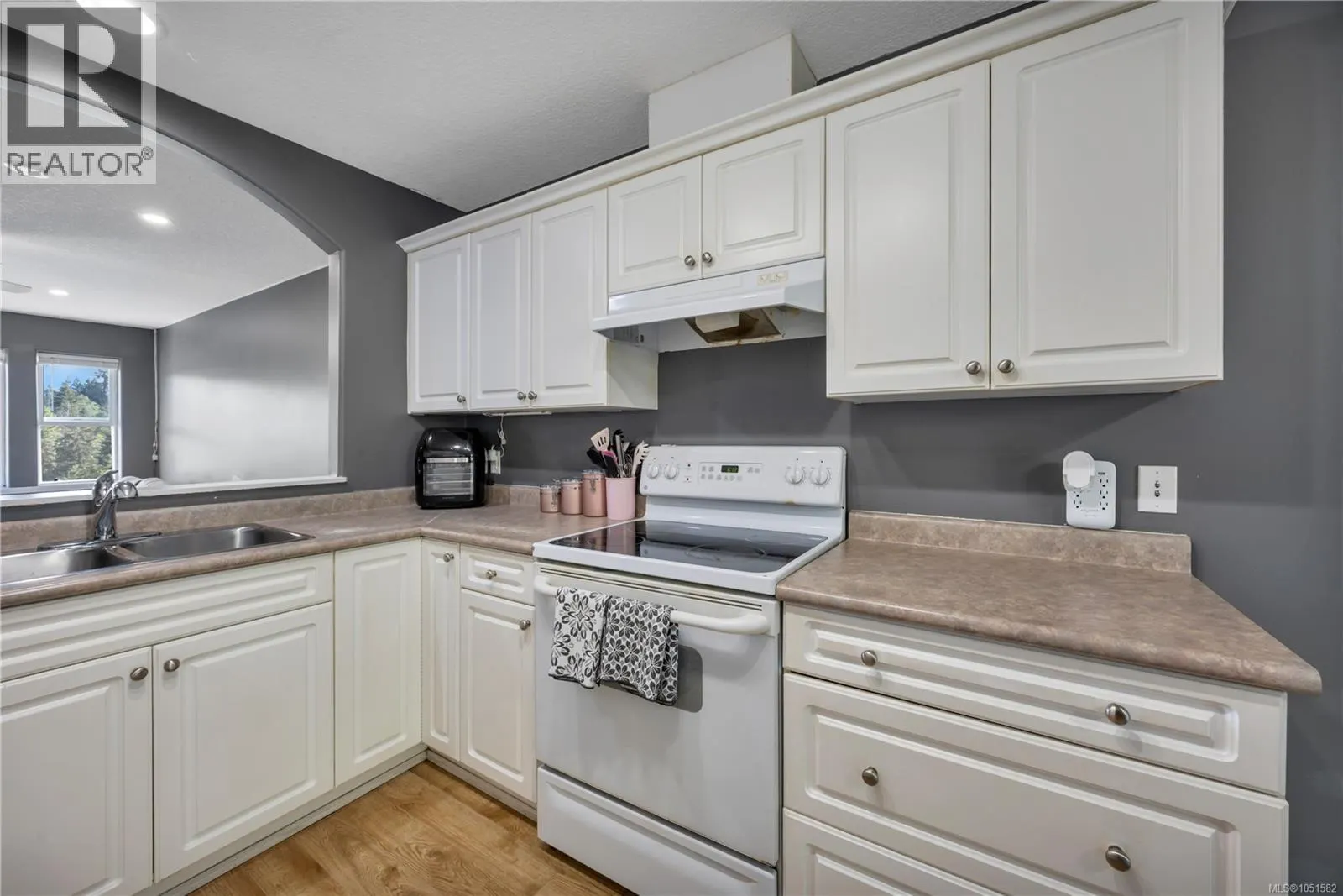 4780 Fairbrook Cres