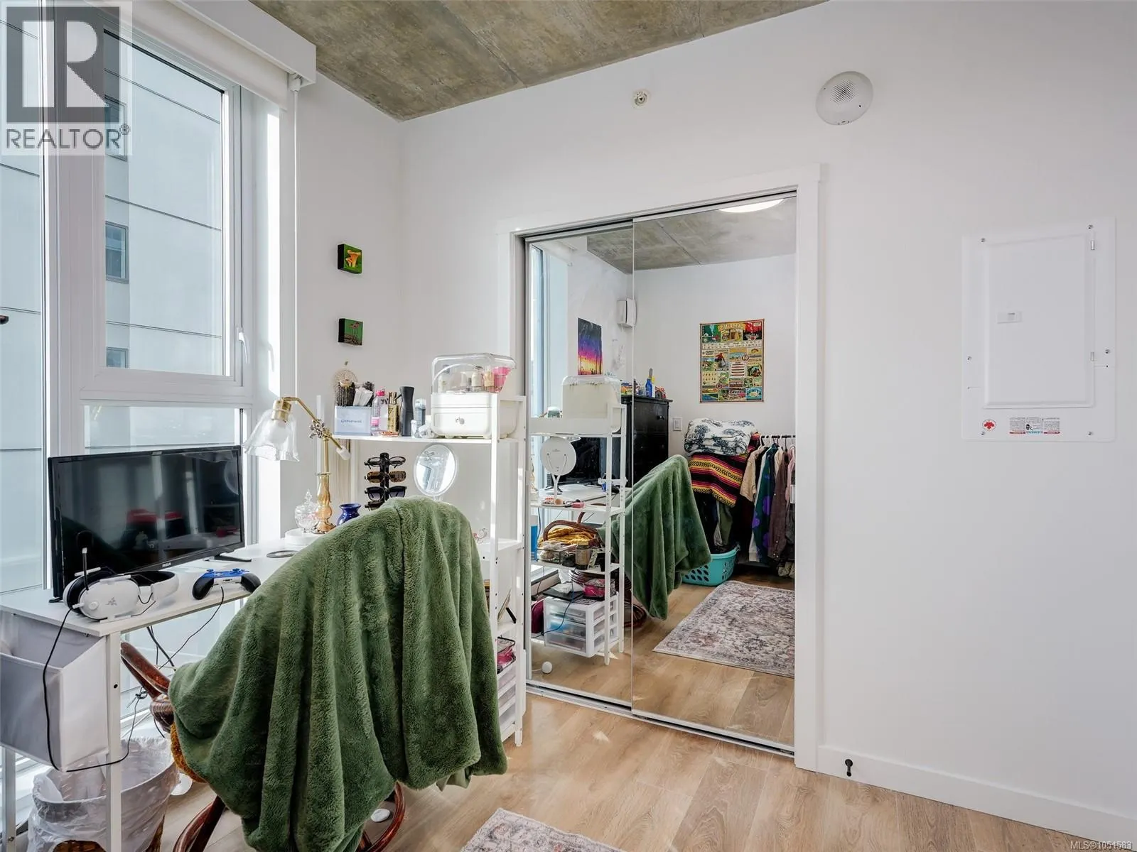 409 1097 View St