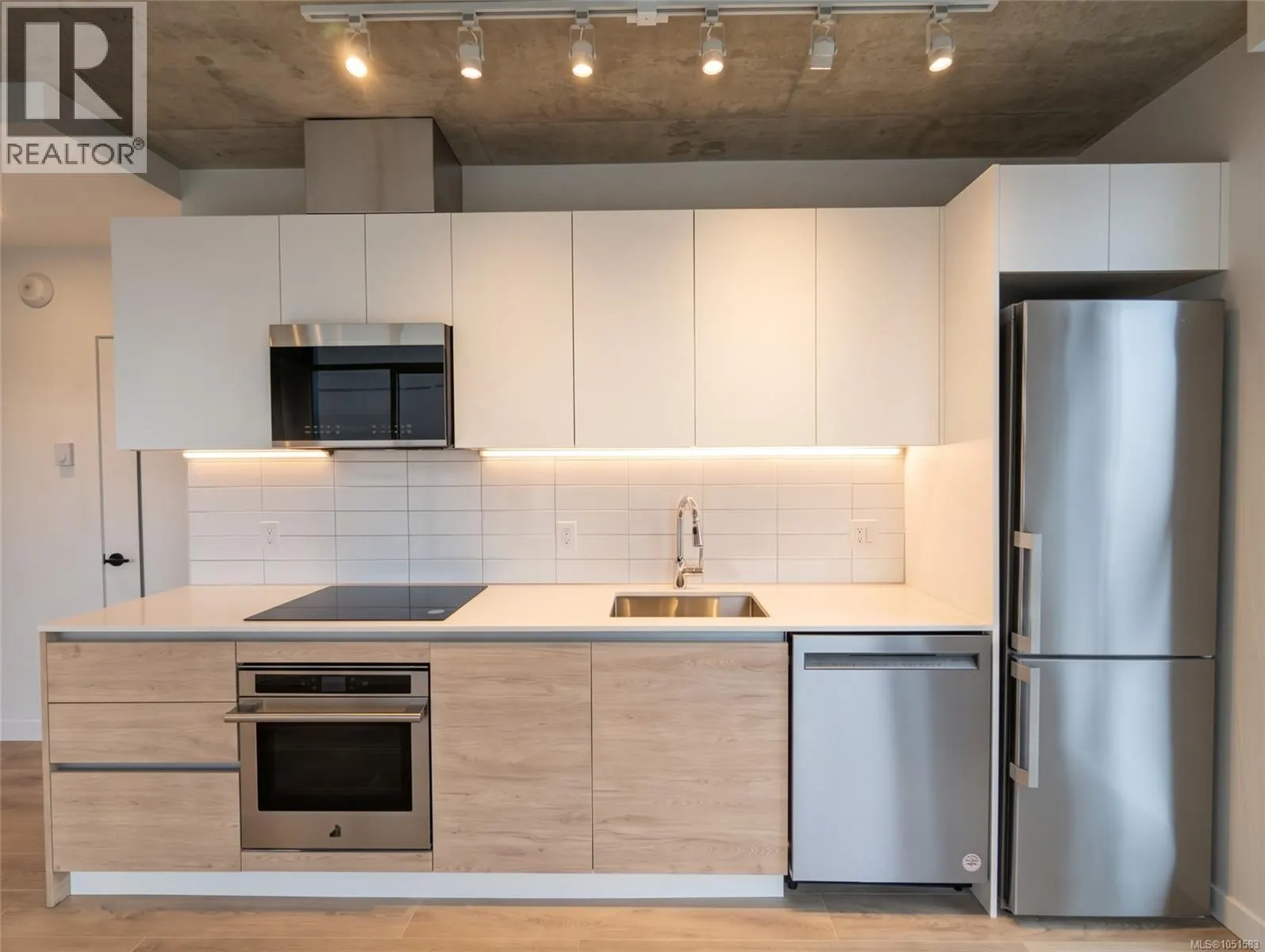 409 1097 View St