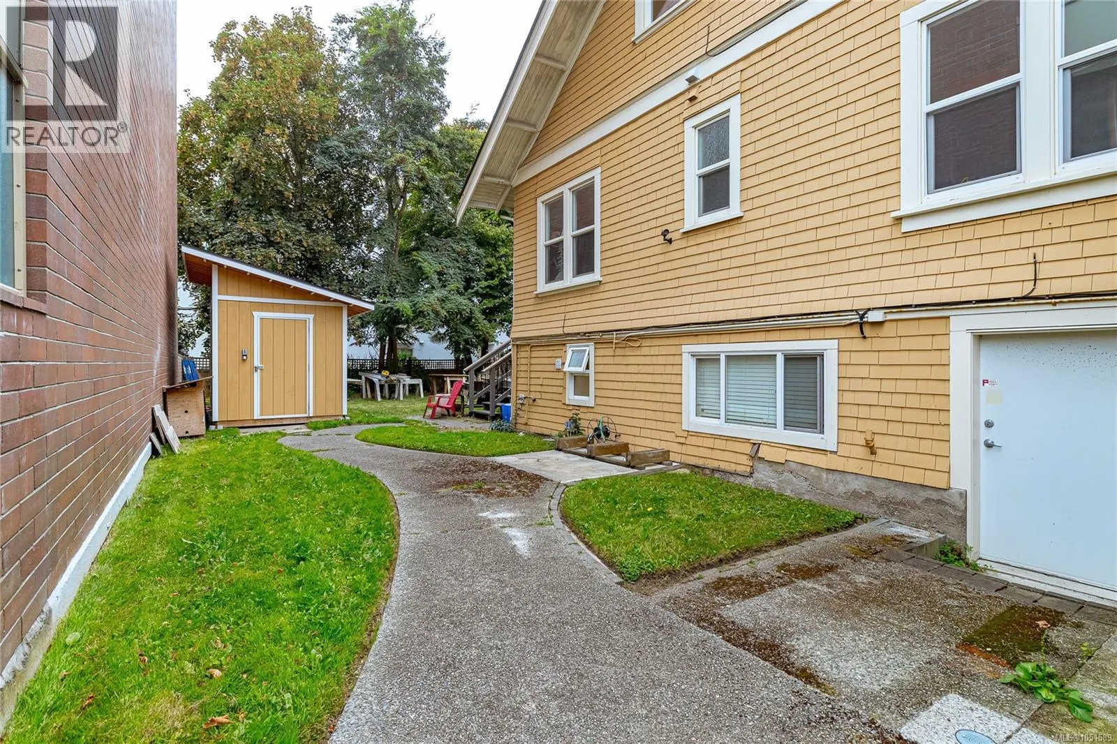 1161 Newport Ave