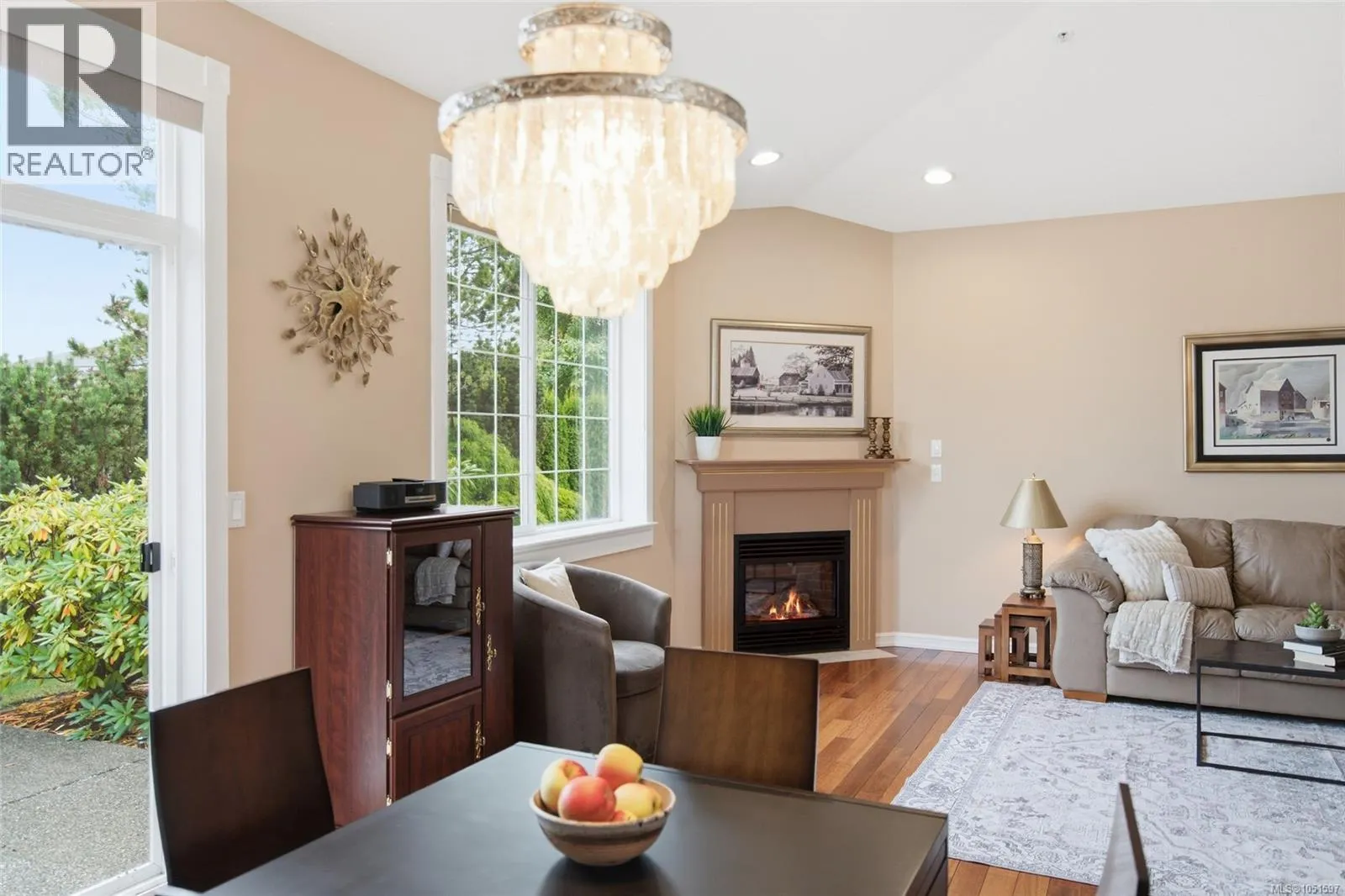 6154 Saturna Ave