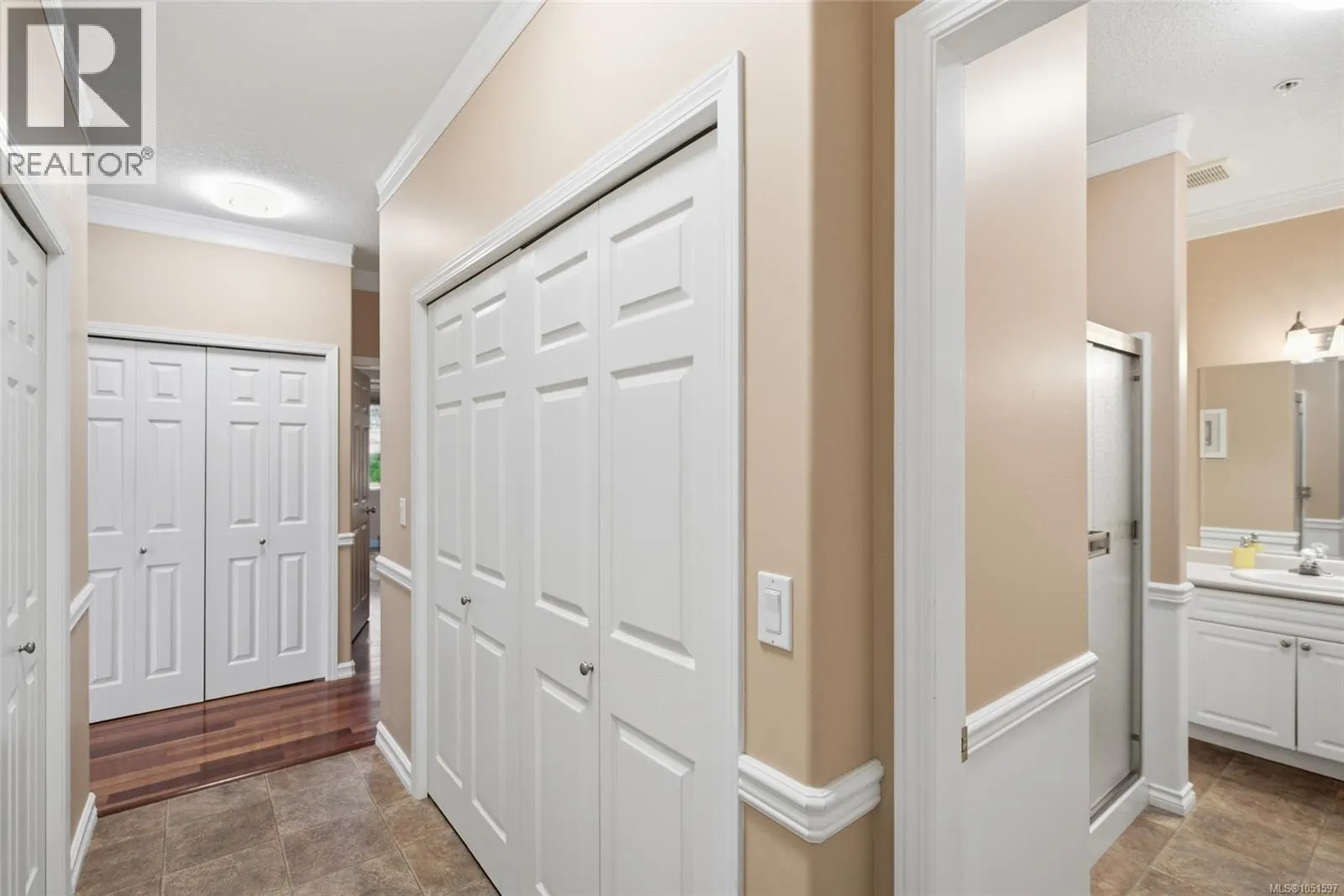 6154 Saturna Ave