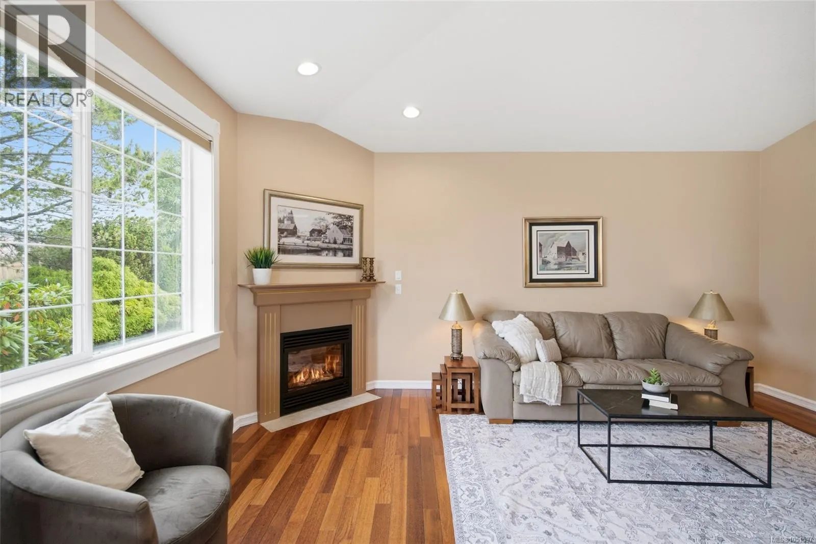 6154 Saturna Ave