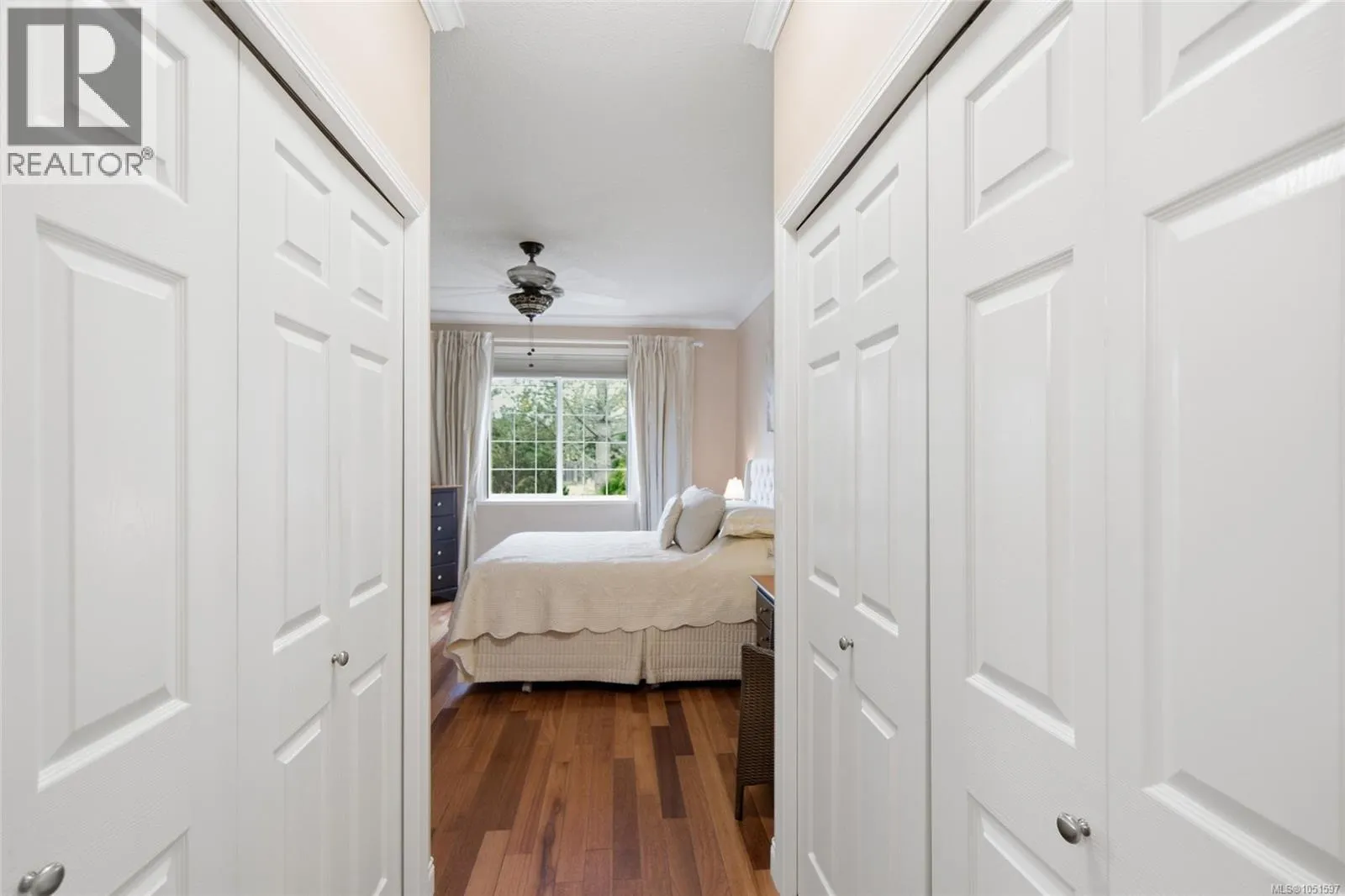 6154 Saturna Ave