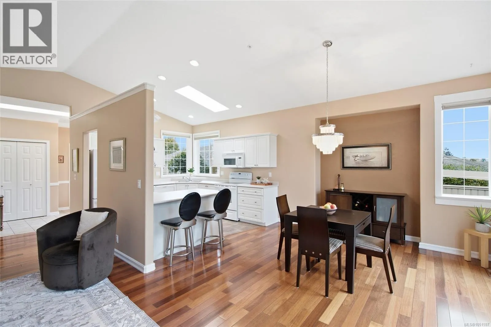 6154 Saturna Ave