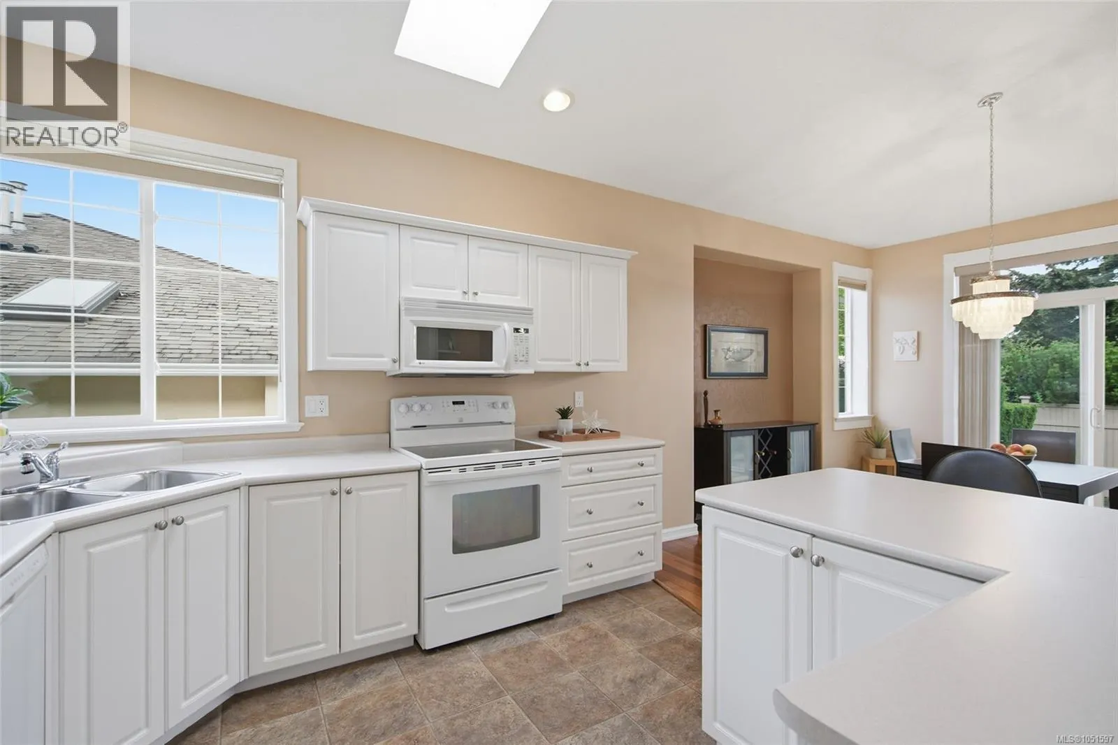 6154 Saturna Ave
