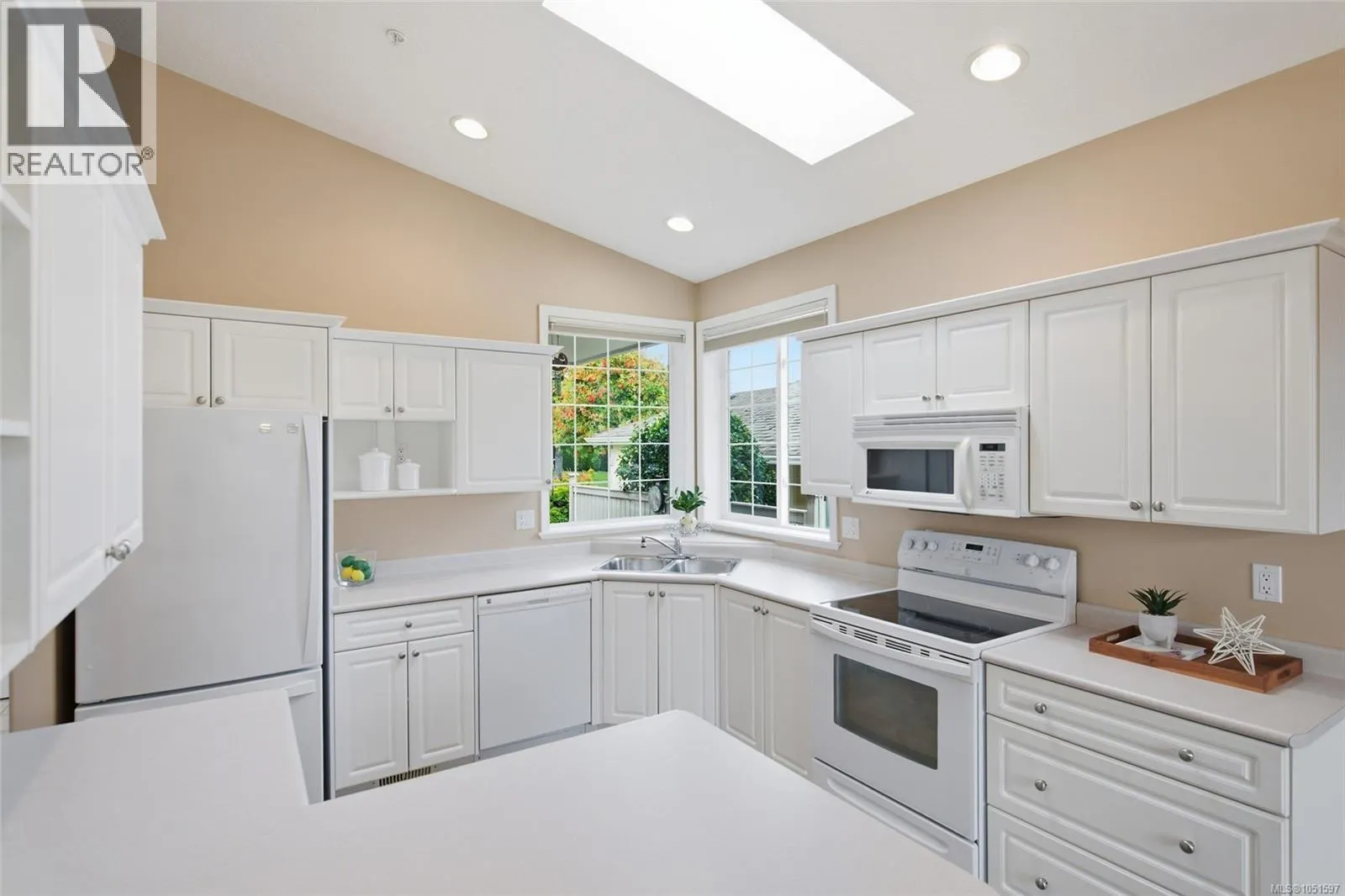 6154 Saturna Ave