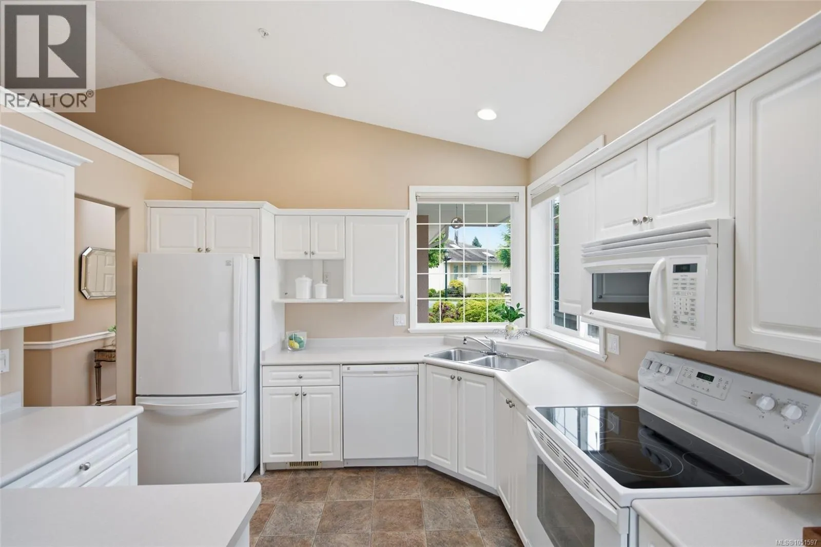 6154 Saturna Ave