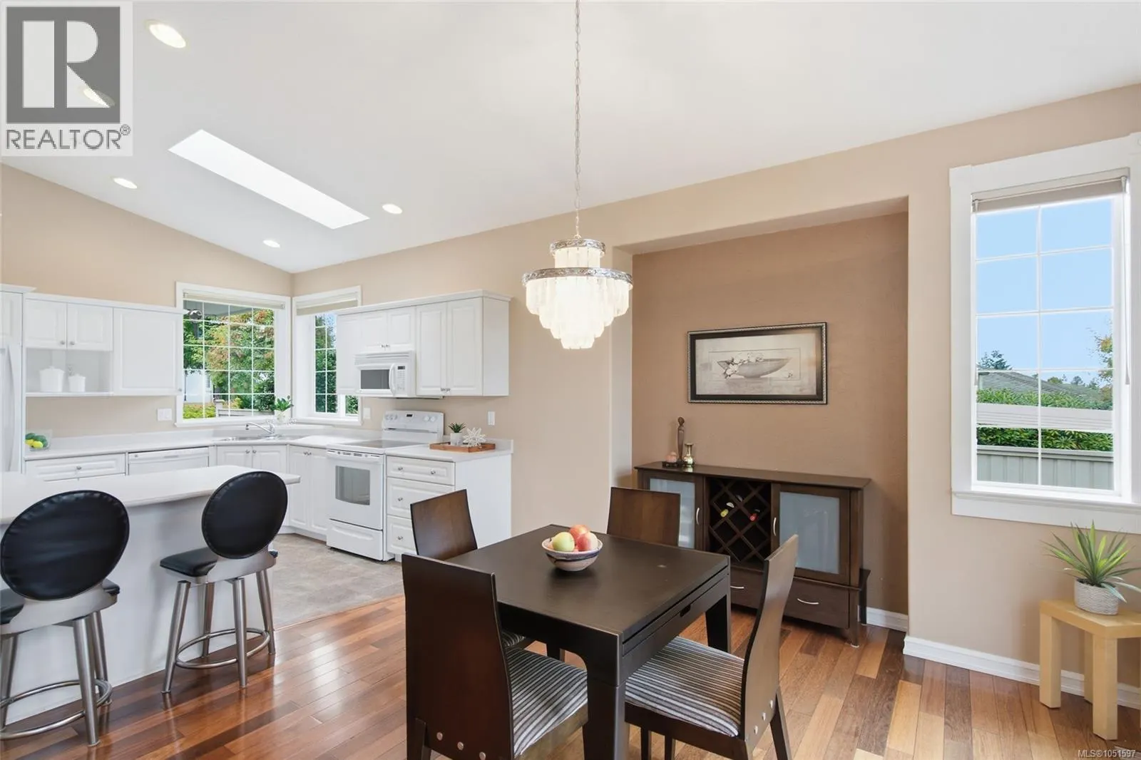 6154 Saturna Ave