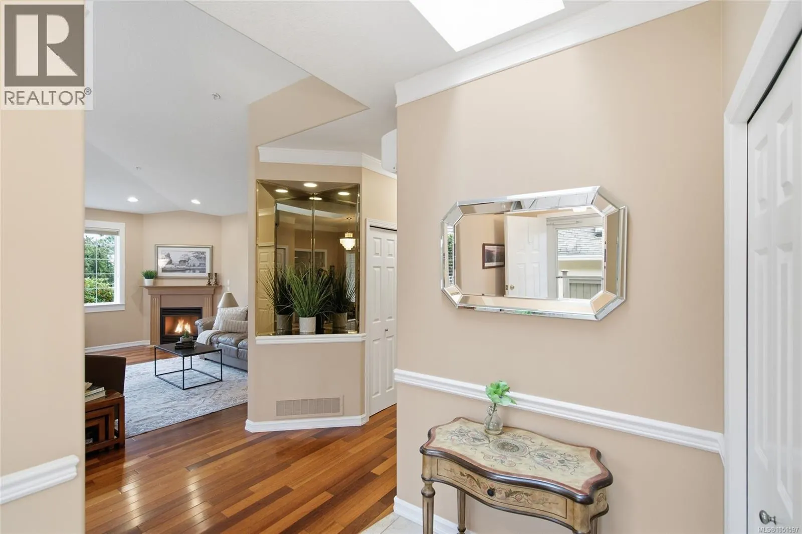 6154 Saturna Ave