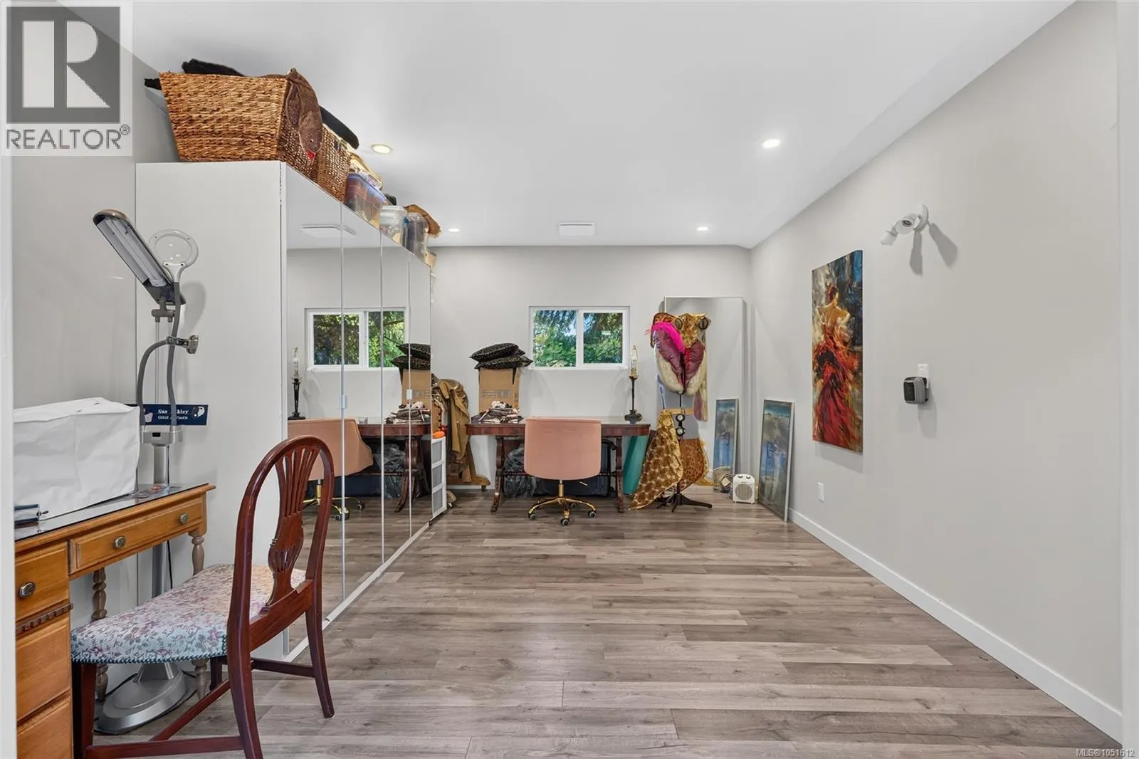 6071 Pine Ridge Cres