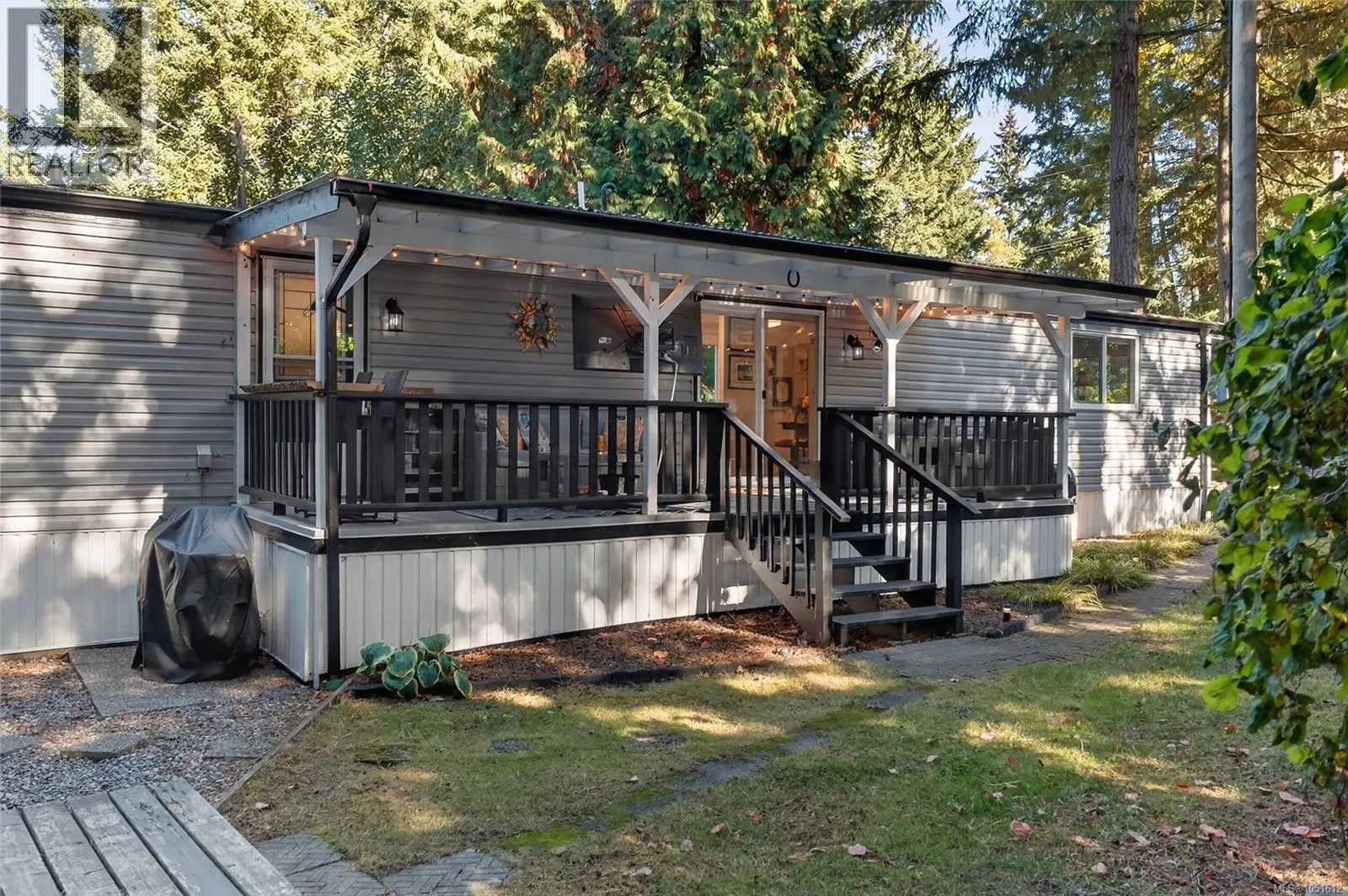 6071 Pine Ridge Cres