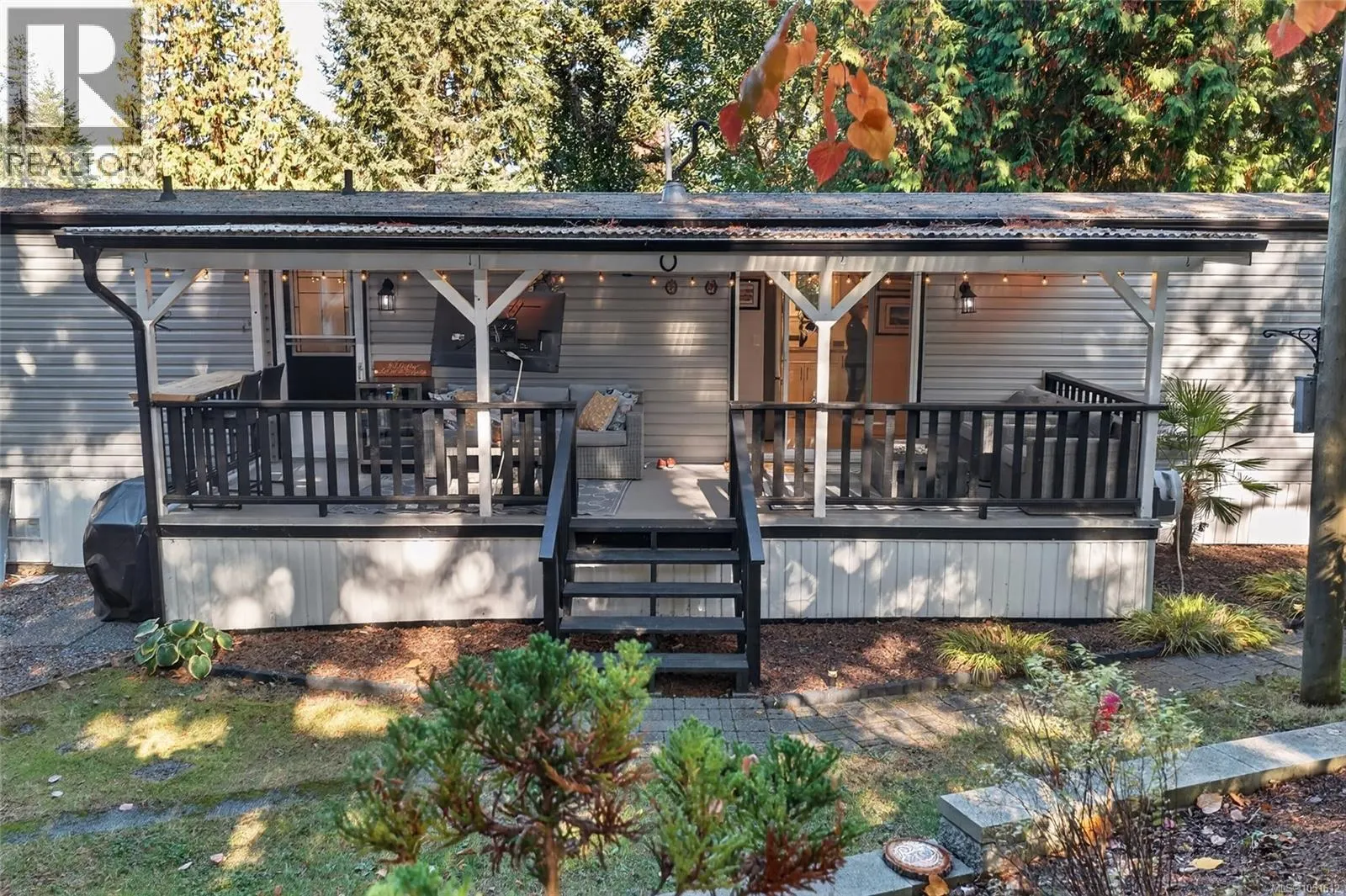 6071 Pine Ridge Cres