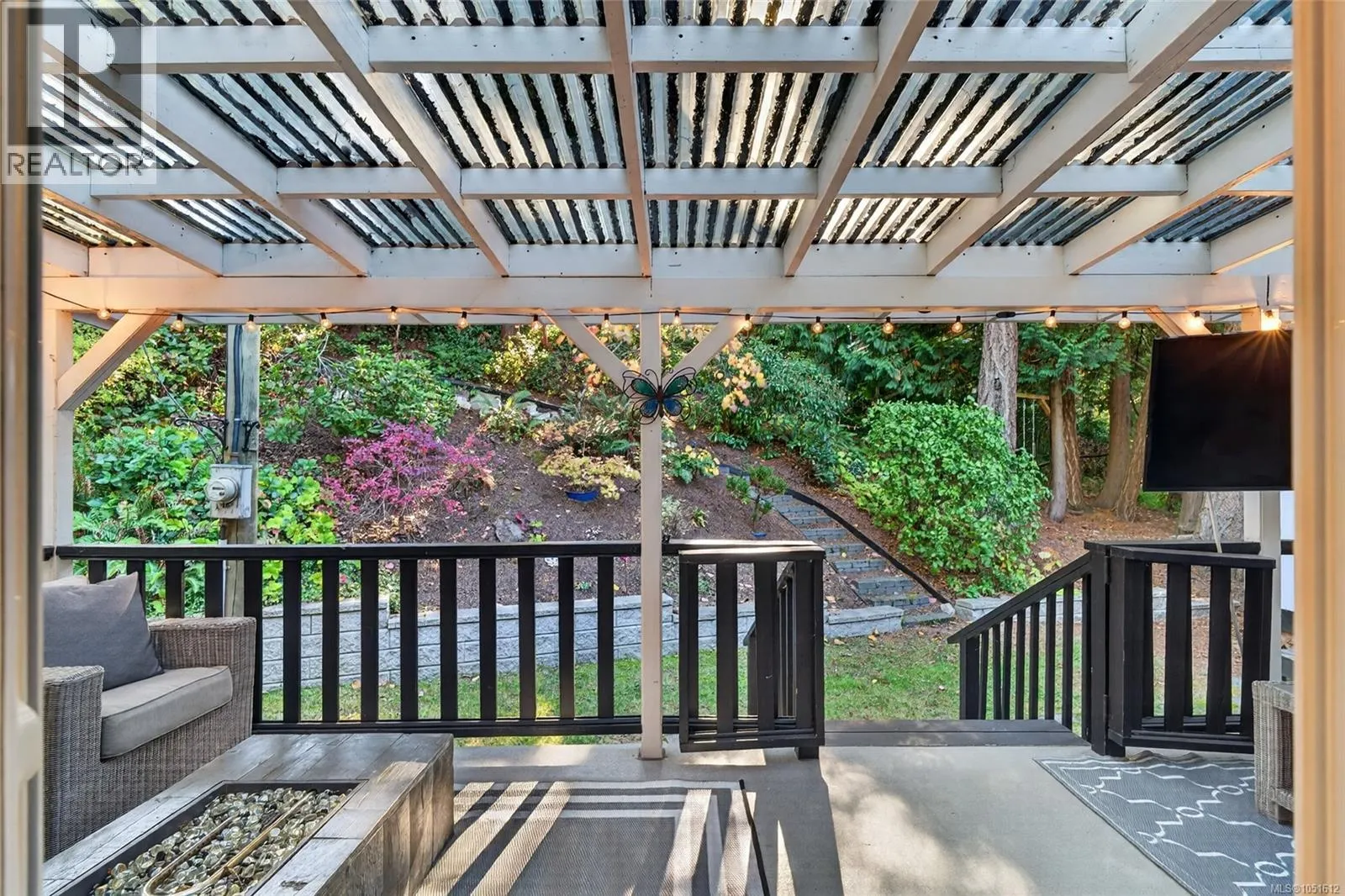 6071 Pine Ridge Cres