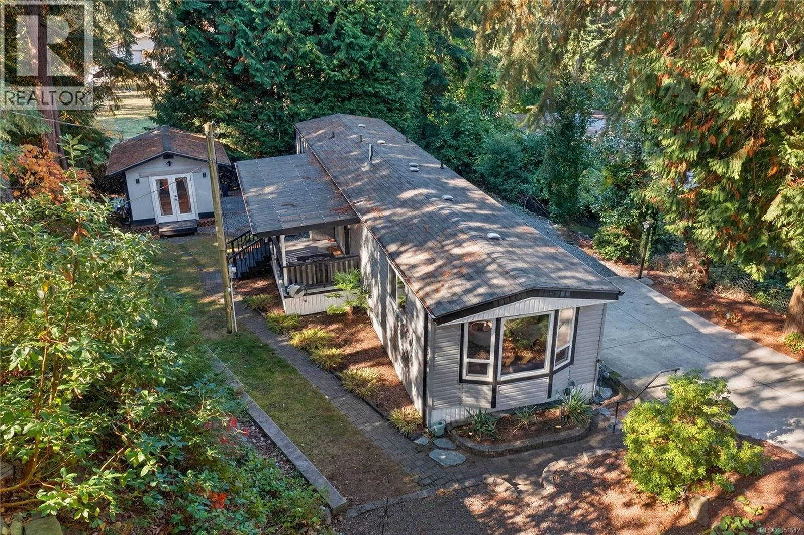 6071 Pine Ridge Cres