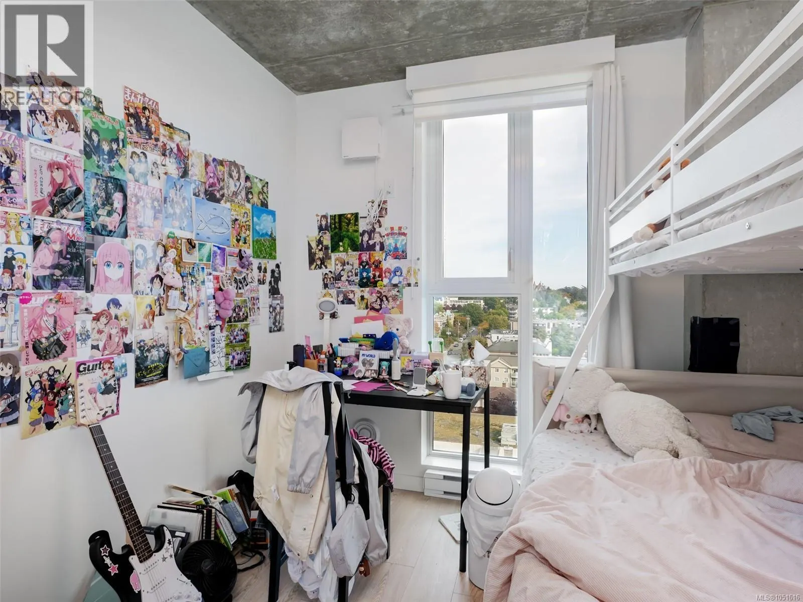 1207 1097 View St