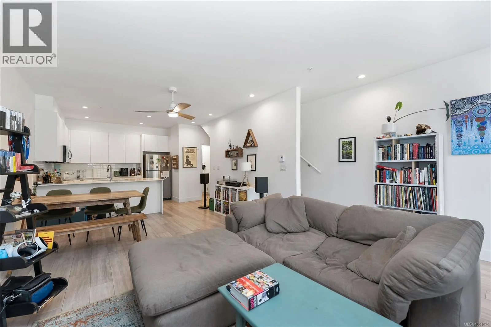 4 991 McKenzie Ave