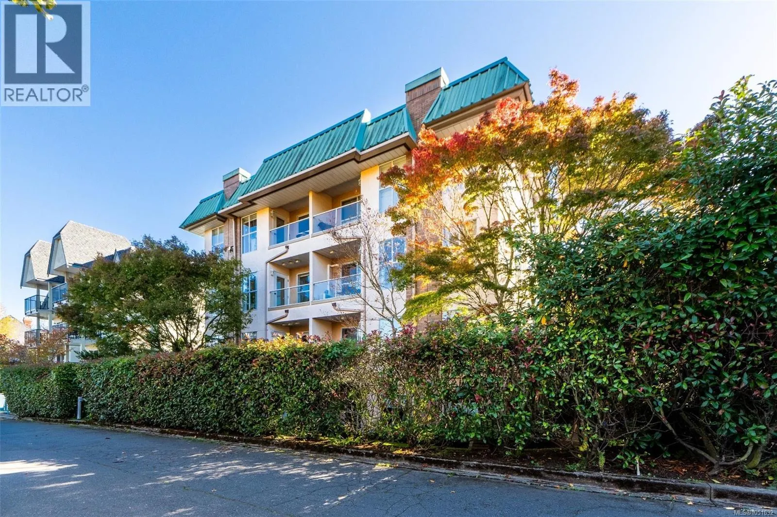 404 1710 Fort St